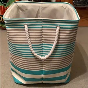 Laundry hamper